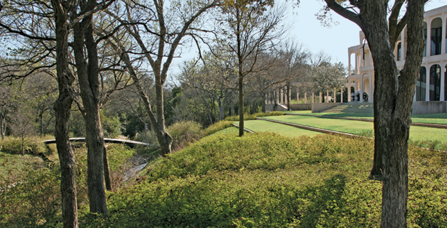 Beyond pictorial: Revising Philip Johnson's Monumental Beck House