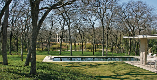 Beyond pictorial: Revising Philip Johnson's Monumental Beck House