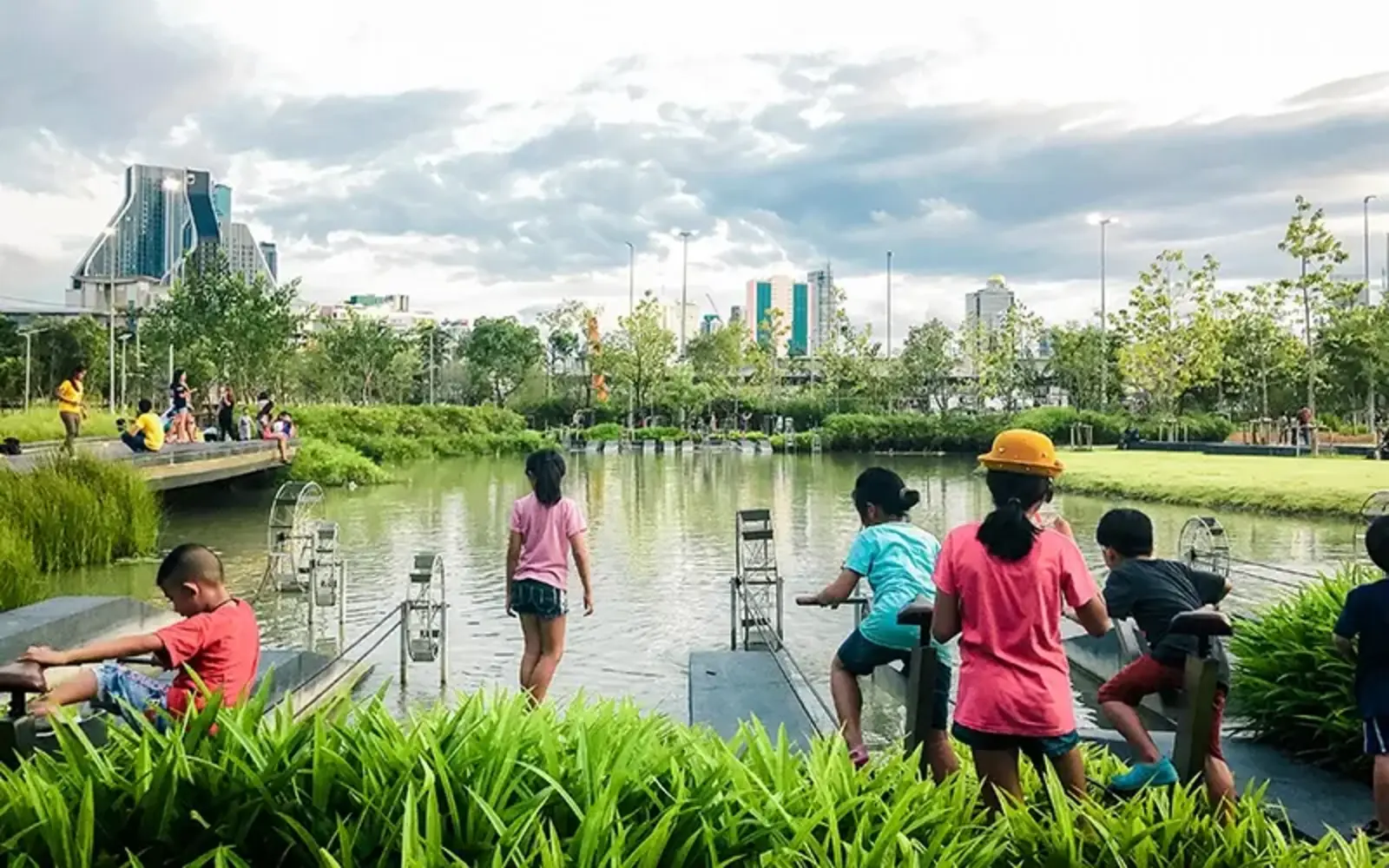 ASLA 2019 Professional General Design Honor Award. Chulalongkorn University Centenary Park, Bangkok, Thailand / LANDPROCESS